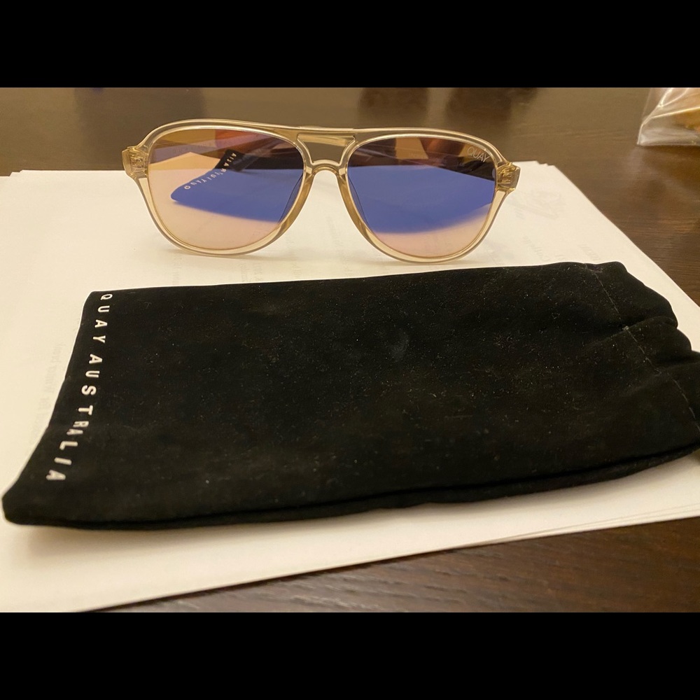 QUAY UNDER PRESSURE CHAMPAGNE